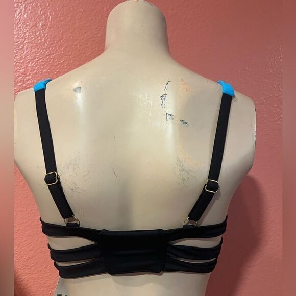 BEACH BUNNY SWIMWEAR.. - Picture 3 of 10